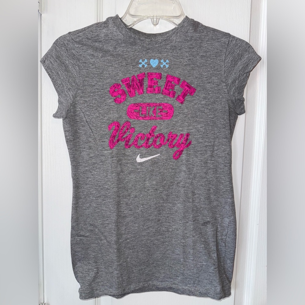 Nike Sweet Like Victory Graphic Workout Tee Size Youth L